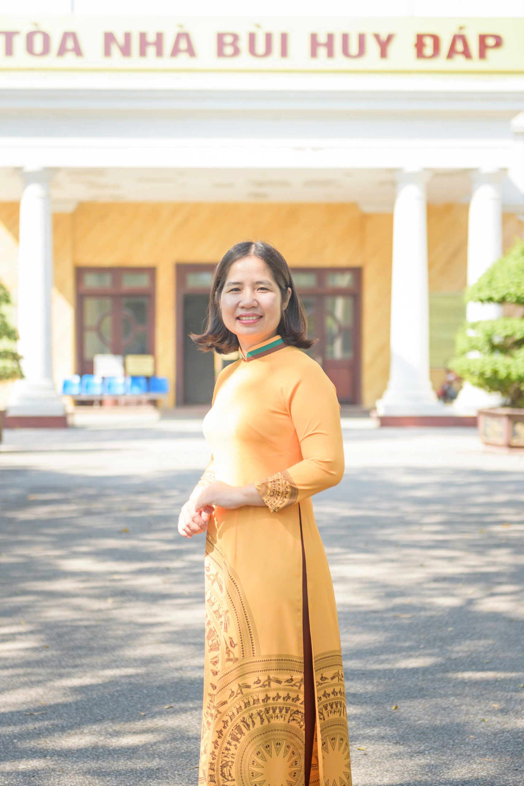Thi-Nhung Le